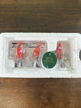 Dept 56 "The Fire Brigade" Heritage Village/Christmas in the City 5546-8 - 2 pcs